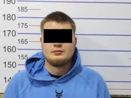 Вышел из лифта и напал внезапно: В Бишкеке приехавший на вызов участковый стал жертвой нападения