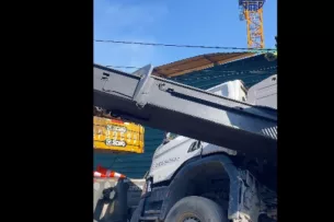 Минстрой Кыргызстана сообщил подробности падения бетононасоса на стройке в Бишкеке