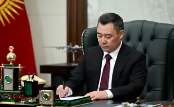 Президент Кыргызстана назначил новых акимов ряда районов и мэра Токмока