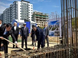 Садыр Жапаров: Закладка фундаментов 10 школ — это большое событие не только для Оша, но и для всей страны
