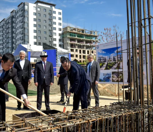 Садыр Жапаров: Закладка фундаментов 10 школ — это большое событие не только для Оша, но и для всей страны