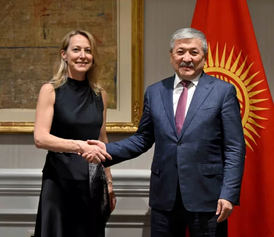 Адылбек Касымалиев обсудил в Вашингтоне развитие ИИ и облачных технологий с руководством NVIDIA и ORACLE