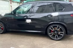 Направлявшийся из Турции в Кыргызстан внедорожник BMW нашли в автосалоне Краснодара