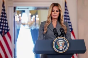 Мелания Трамп отрицает связи с Джеффри Эпштейном и потребовала прекратить распространять слухи о ее связях с ним