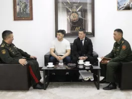 Министр обороны КР встретился с  Акжолом Махмудовым