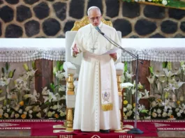 Папа Римский предупреждает о мире, опустошенном «тиранами», после нападок Трампа