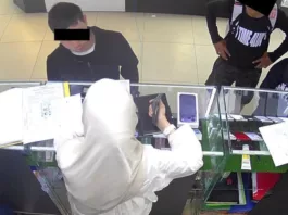 Покупали за фальшивые доллары новые смартфоны: В Кыргызстане раскрыли новые эпизоды деятельности группы фальшивомонетчиков