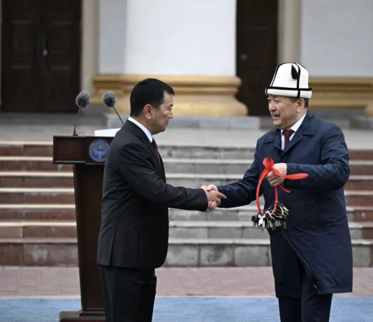 Адылбек Касымалиев передал Минсельхозу ключи от более 60 единиц спецтехники