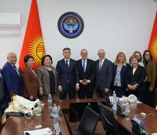 Глава Европейского бюро ВОЗ посетил Минздрав КР: обсуждены приоритеты сотрудничества