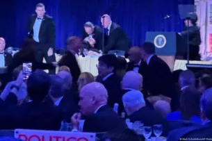 Трампа эвакуировали с мероприятия в Вашингтоне из-за стрельбы