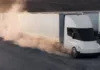 Tesla начала серийную сборку электрических грузовиков Semi