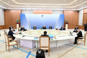Садыр Жапаров принимает участие в заседании ВЕЭС в узком составе