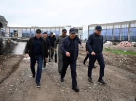 Садыр Жапаров ознакомился с ходом строительства нового Ошского базара
