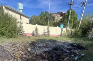 В Чолпон-Ате инспекторы Экотехнадзора  выявили факт незаконного сжигания бытовых отходов в неустановленном месте