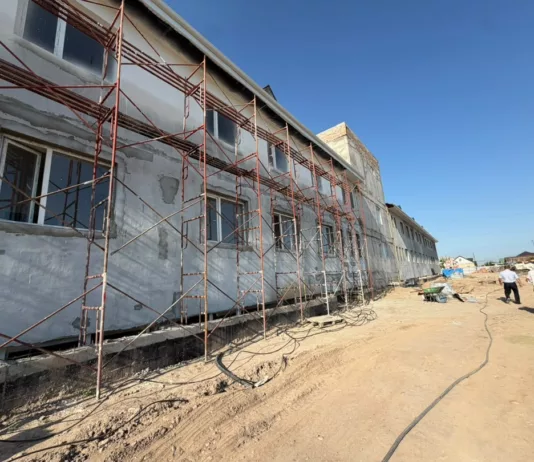 Глава Минздрава Кыргызстана ознакомился с ходом строительства новой больницы в жилмассиве Ак-Ордо-3 Бишкека