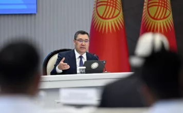 Садыр Жапаров дал разъяснения по земельному вопросу, внешнему долгу, иностранным туристам и энергетике Садыр Жапаров дал разъяснения по земельному вопросу, внешнему долгу, иностранным туристам и энергетике