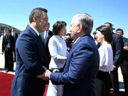Садыр Жапаров встретил президента Узбекистана Шавката Мирзиёева, прибывшего с госвизитом в Кыргызстан