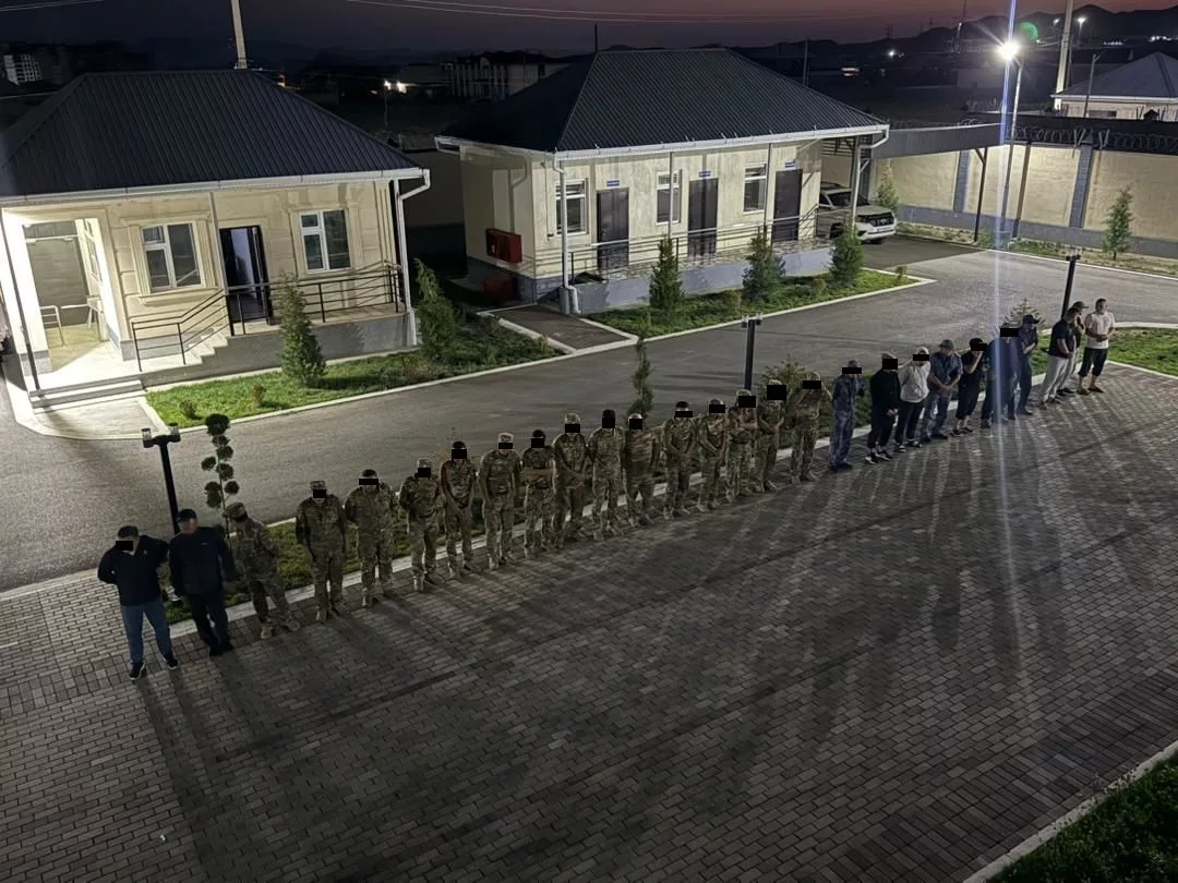 В Кыргызстане задержали пограничников и таможенников за поборы на КПП «Кадамжай» и «Чечме»