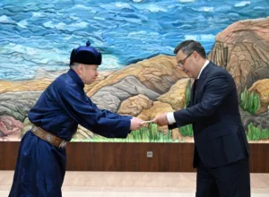 посол Монголии и Жапаров