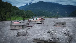 091726_NO_Nepalflooding_main