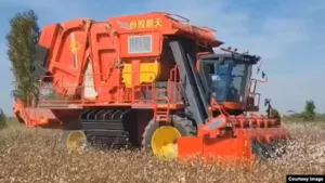 комбайн для уборки хлопка